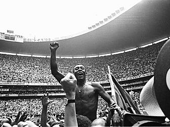 WATCH | Pelé releases catchy t...